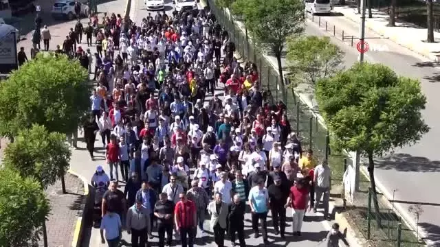 Kardelen bebek yürüyüşün ilgi odağı oldu Kardelen bebek yürüyüşün ilgi odağı oldu