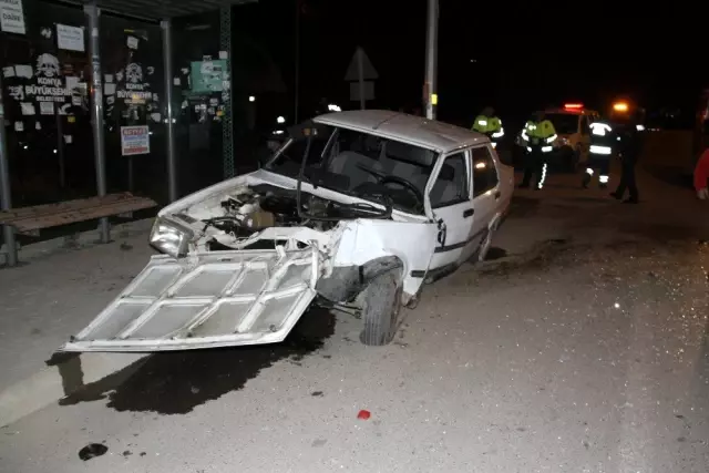 Konya'da otomobil direğe çarptı: 2 yaralı Konya'da otomobil direğe çarptı: 2 yaralı