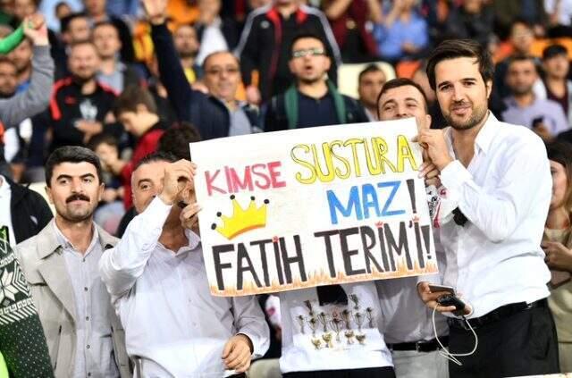 Malatya'da Fatih Terim pankartı elden ele dolaştı!
