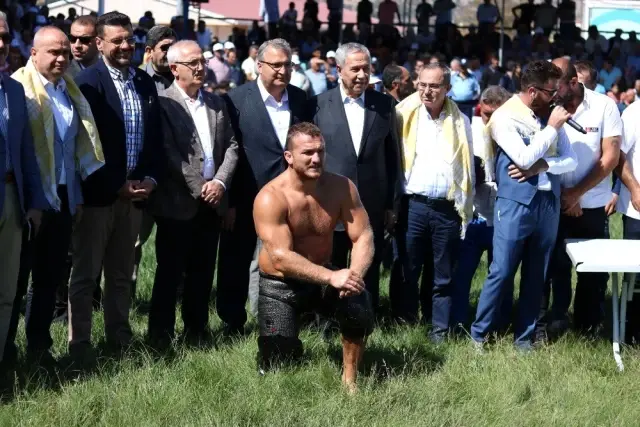 Manisa'nın başpehlivanı Nedim Gürel oldu