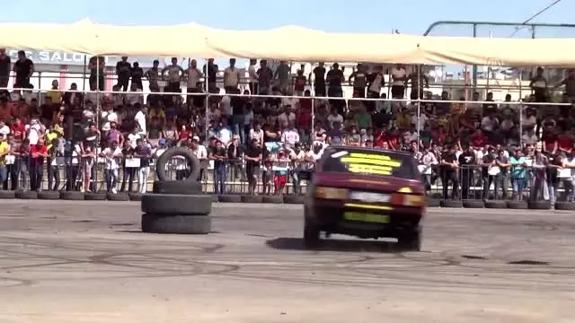 Modifiye araçlarla drift gösterisi Modifiye araçlarla drift gösterisi