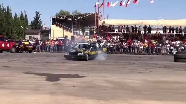 Modifiye araçlarla drift gösterisi Modifiye araçlarla drift gösterisi