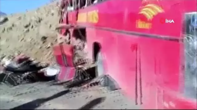- Pakistan'da yolcu otobüsü kaza yaptı: 26 ölü, 15 yaralı - Pakistan'da yolcu otobüsü kaza yaptı: 26 ölü, 15 yaralı