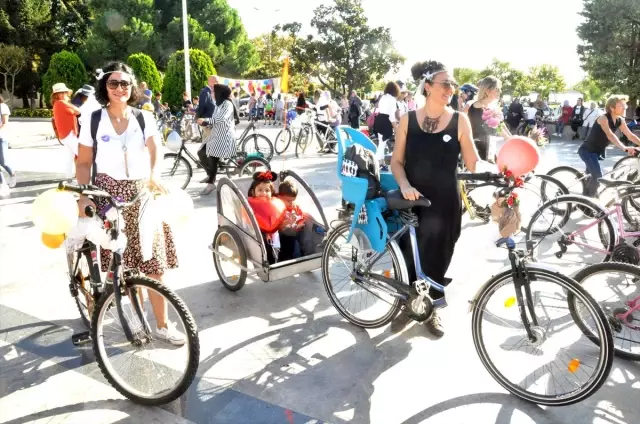 Zonguldak'ta 'Süslü Kadınlar Bisiklet Turu' etkinliği Zonguldak'ta 'Süslü Kadınlar Bisiklet Turu' etkinliği