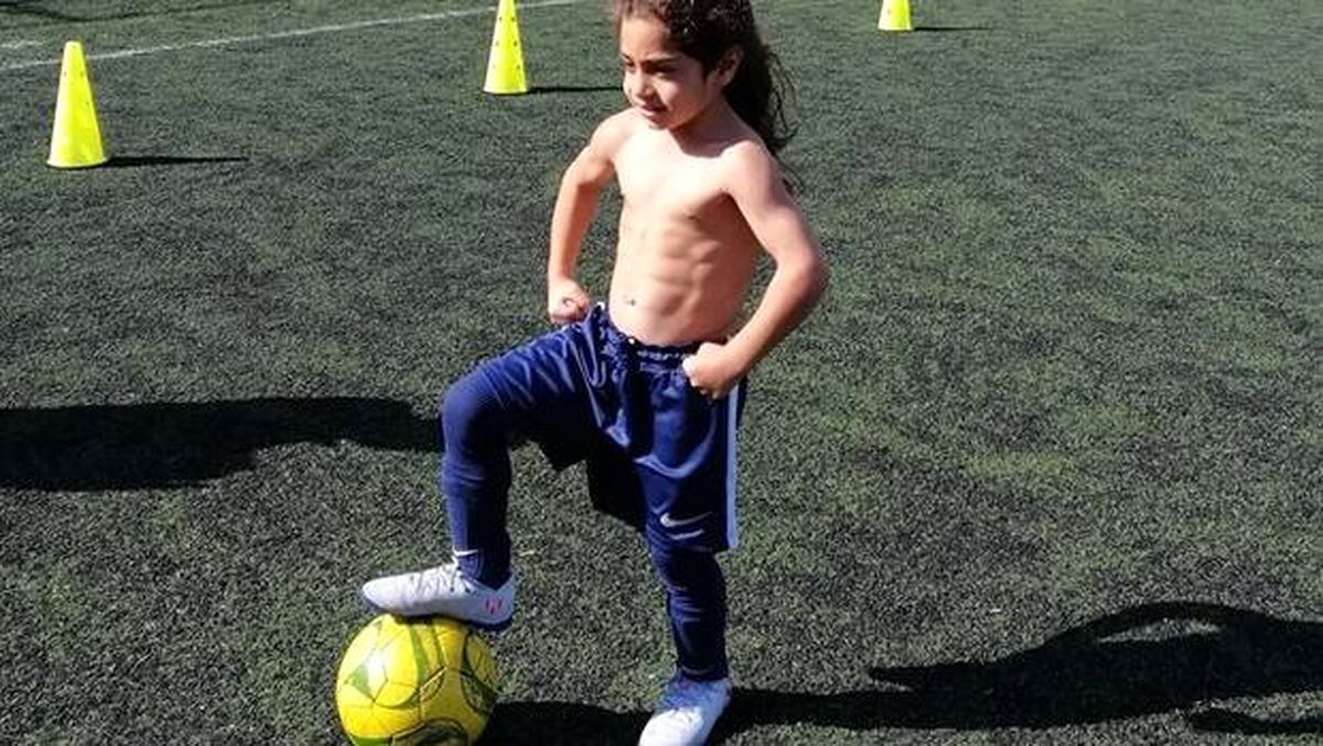 5 yaşındaki fenomen Arat Hosseini Galatasaray forması giydi