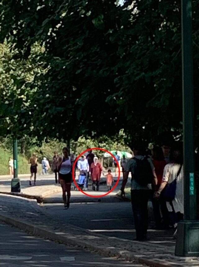 Albayrak çifti, ABD'de yürüyüş yaparken görüntülendi