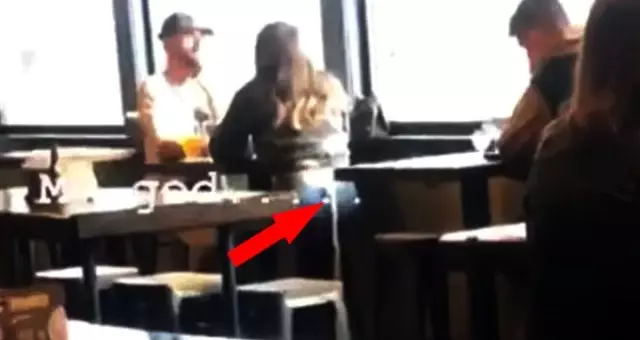 Arkasından tuvalet kağıdı sarkan kadının videosu olay oldu