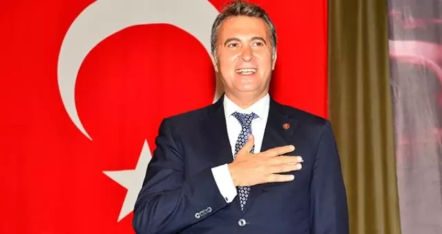 Beşiktaş tribünlerinden Fikret Orman'a tepki!