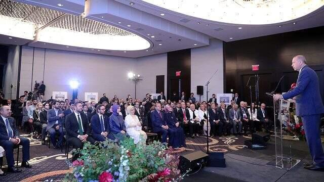 Cumhurbaşkanı Erdoğan'dan ABD'deki öğrencilere uyarı: 15 Temmuz gecesi milletine bomba yağdıran mankurtlar gibi aklınızı kiraya vermeyin