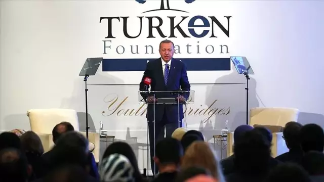 Cumhurbaşkanı Erdoğan'dan ABD'deki öğrencilere uyarı: 15 Temmuz gecesi milletine bomba yağdıran mankurtlar gibi aklınızı kiraya vermeyin