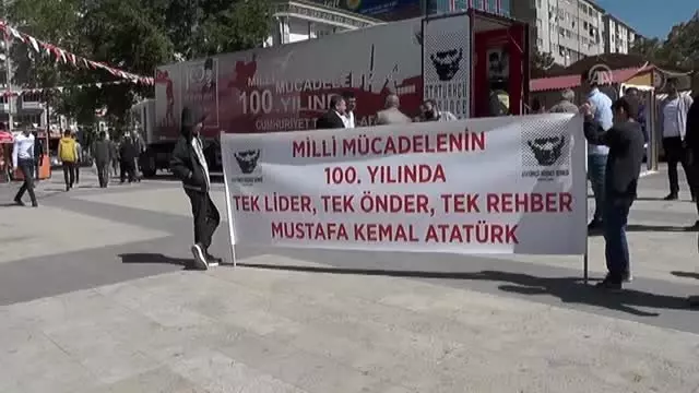 Cumhuriyet Tırı 303'üncü noktaya ulaştı Cumhuriyet Tırı 303'üncü noktaya ulaştı