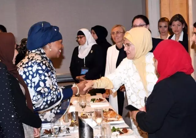Emine Erdoğan, ABD'li Müslüman toplumun kadın temsilcileriyle buluştu Emine Erdoğan, ABD'li Müslüman toplumun kadın temsilcileriyle buluştu