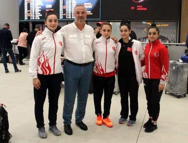 Halter şampiyonu Şaziye Erdoğan'ı da milli güreşçi Rıza Kayaalp gibi havaalanında yalnız bıraktılar