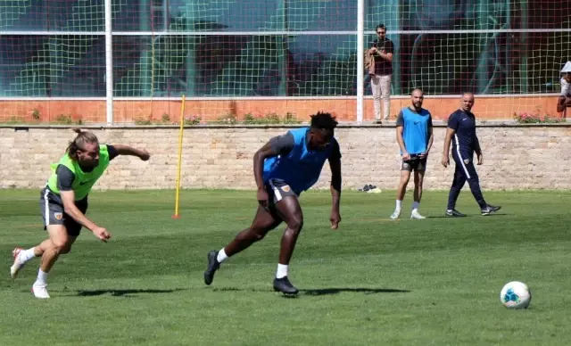 Hikmet Karaman: '3 puana açız' Hikmet Karaman: '3 puana açız'