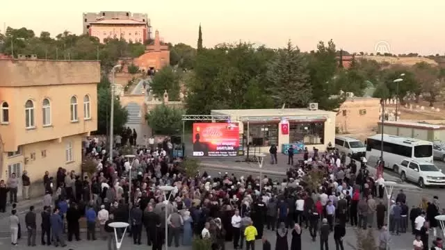 'Işık hadisesi'ni izlemek için sabah namazında bir araya geldiler 'Işık hadisesi'ni izlemek için sabah namazında bir araya geldiler