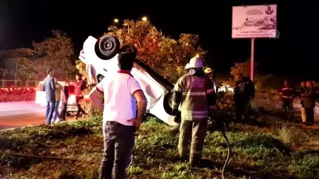 İzmir'de trafik kazası: 3 yaralı İzmir'de trafik kazası: 3 yaralı