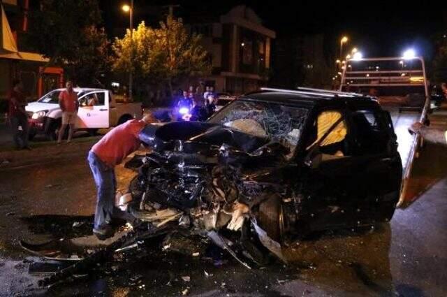 Karşı şeride geçen otomobil, cip ile çarpıştı: 2 ölü, 6 yaralı