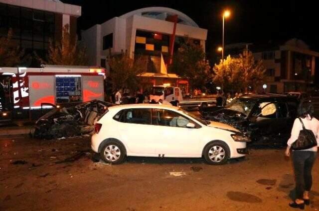 Karşı şeride geçen otomobil, cip ile çarpıştı: 2 ölü, 6 yaralı