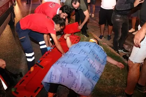 Karşı şeride geçen otomobil, cip ile çarpıştı: 2 ölü, 6 yaralı Karşı şeride geçen otomobil, cip ile çarpıştı: 2 ölü, 6 yaralı
