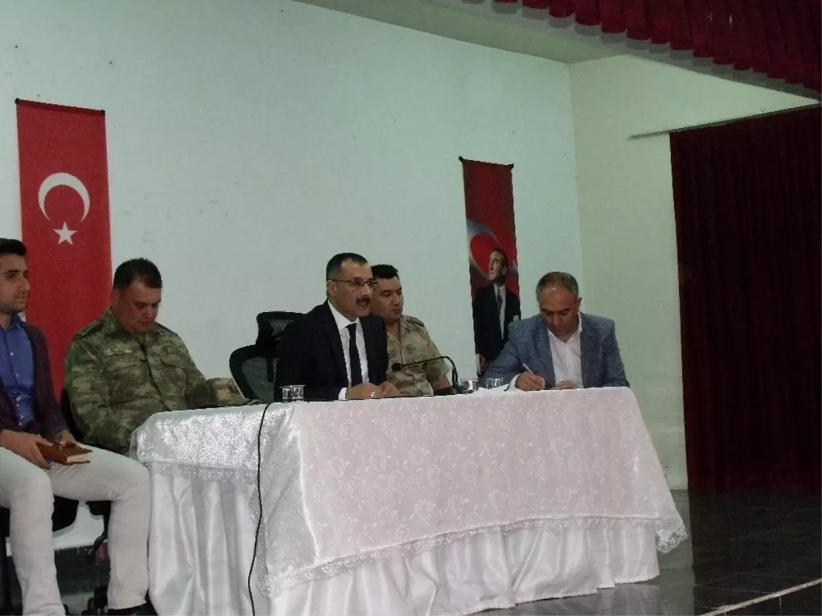 Kaymakam Çelik muhtarlarla bir araya geldi