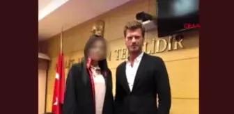 Anadolu Adalet Sarayı: Kıvanç tatlıtuğ ile fotoğraf çektiren hakim mazeret iznine ayrıldı Anadolu Adalet Sarayı: Kıvanç tatlıtuğ ile fotoğraf çektiren hakim mazeret iznine ayrıldı