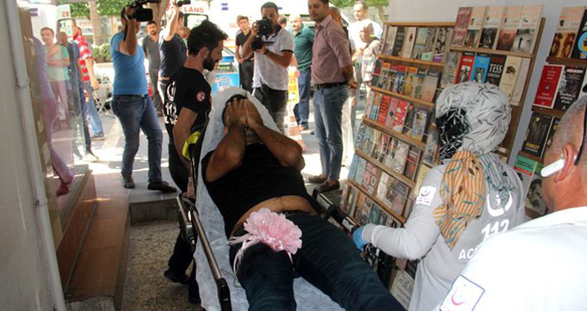 'Nasıl çektirmek istersiniz?' sorusunu duyunca fotoğrafçıyı kurşuna dizdi
