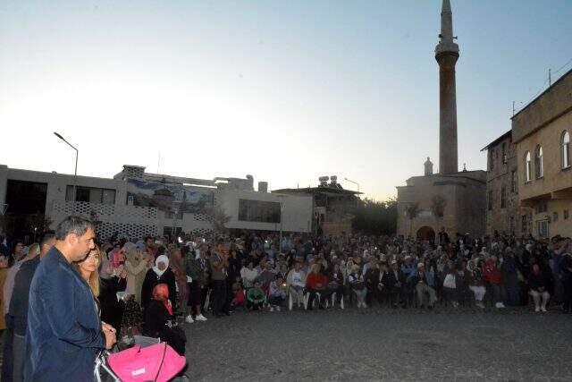Siirt'te 'ışık hadisesi' için yüzlerce kişi toplandı