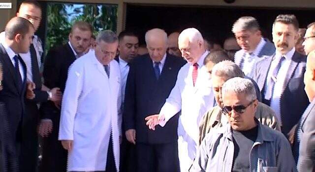 Son Dakika: MHP Lideri Devlet Bahçeli, hastaneden alkışlarla taburcu oldu