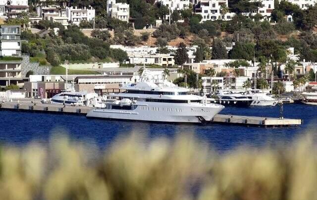 Süper lüks yat Moonlight 2, Muğla'nın Bodrum ilçesine geldi