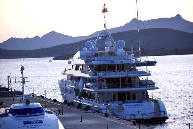 Süper lüks yat Moonlight 2, Muğla'nın Bodrum ilçesine geldi