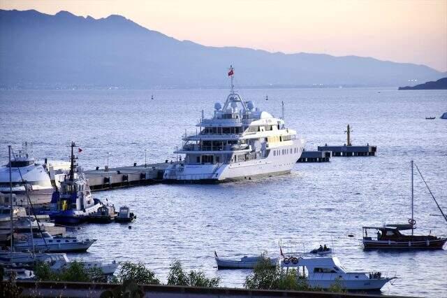 Süper lüks yat Moonlight 2, Muğla'nın Bodrum ilçesine geldi