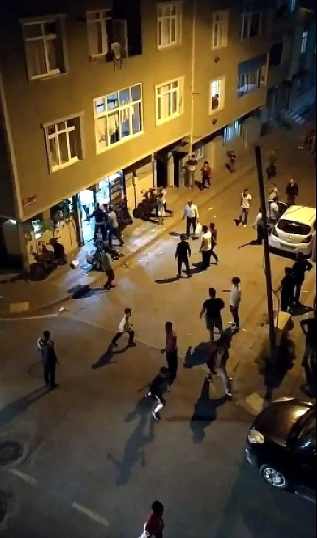 Sultangazi'de iki Suriyeli grup arasında kavga çıktı! O anlar saniye saniye kaydedildi