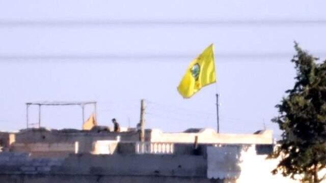 Türkiye'nin güvenli bölge adımı sonrası PKK/YPG'nin sınırda bayrak oyunu