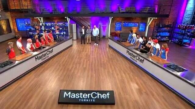 Yapılan hamburgeri beğenmeyen MasterChef jüri üyeleri, bir ilke imza atarak iki takımı da ödül vermedi