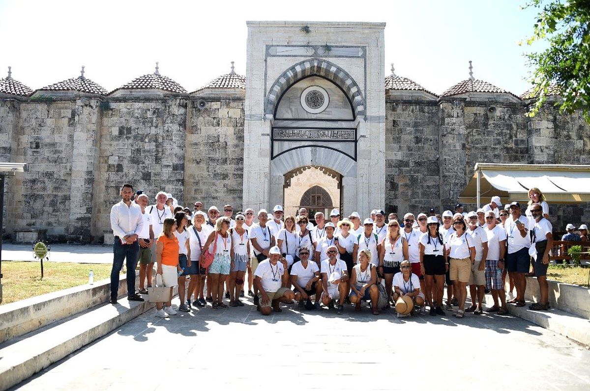 Yelkencilerden oluşan 135 kişilik turist kafilesi Tarsus'u gezdi