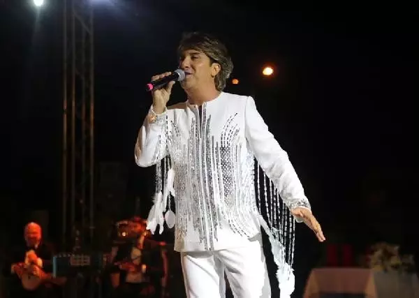 Zeki müren'i anma konserine yoğun ilgi