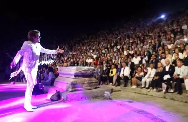 Zeki müren'i anma konserine yoğun ilgi