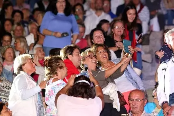 Zeki müren'i anma konserine yoğun ilgi