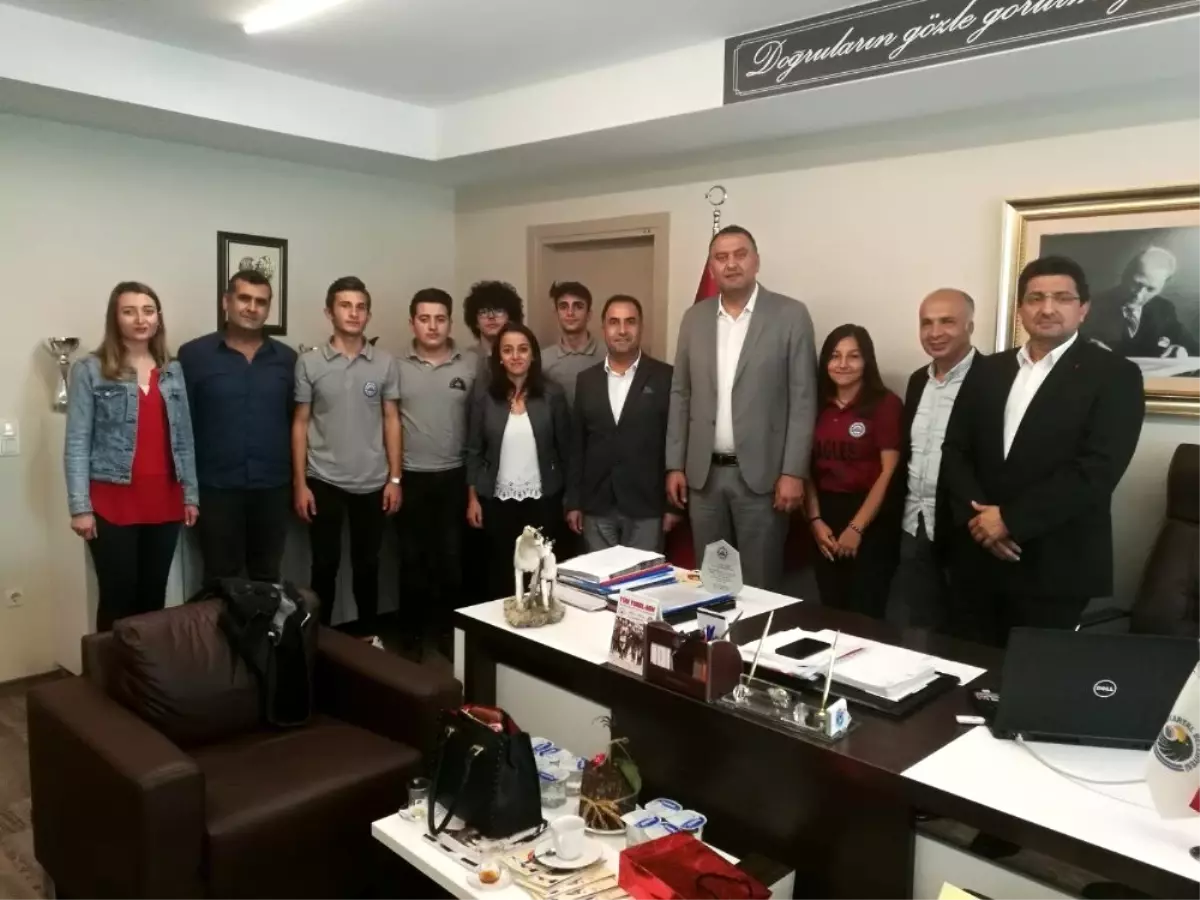 ABD'den ödülle dönen 'Eagles' Takımı'ndan Kartal Belediyesi'ne ziyaret