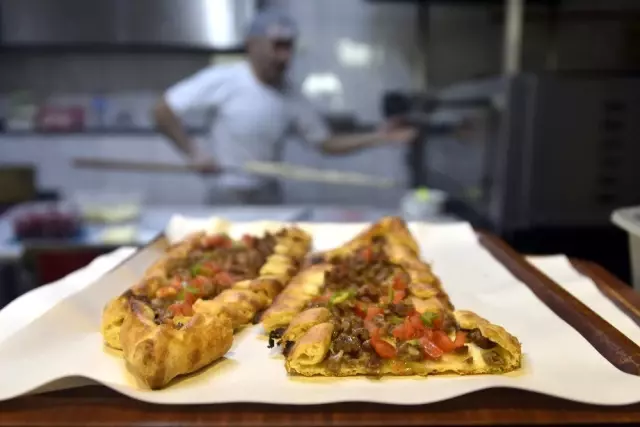 Bu pideyi yemek için kilometrelerce yol geliyorlar Bu pideyi yemek için kilometrelerce yol geliyorlar