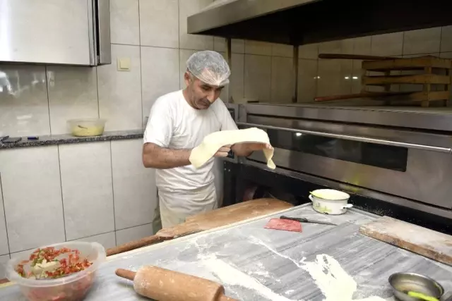 Bu pideyi yemek için kilometrelerce yol geliyorlar Bu pideyi yemek için kilometrelerce yol geliyorlar