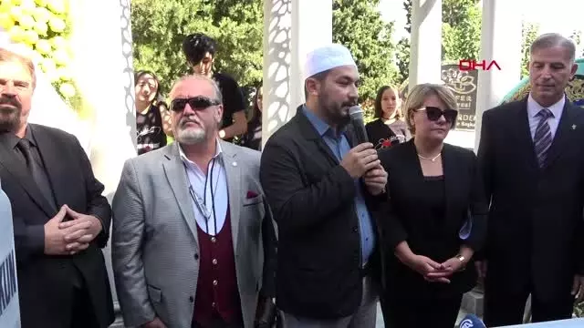 Bursa zeki müren, mezarı başında anıldı Bursa zeki müren, mezarı başında anıldı