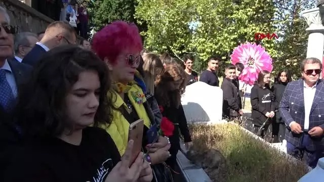 Bursa zeki müren, mezarı başında anıldı Bursa zeki müren, mezarı başında anıldı