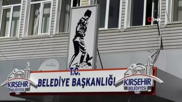 Kırşehir'de, cadde ve sokaklarda Neşet Ertaş türküleri seslendiriliyor Kırşehir'de, cadde ve sokaklarda Neşet Ertaş türküleri seslendiriliyor