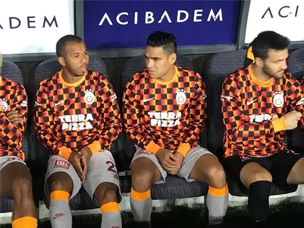 Kolombiya'dan Falcao tepkisi: '3 dakika oynatılması saygısızlık' Kolombiya'dan Falcao tepkisi: '3 dakika oynatılması saygısızlık'