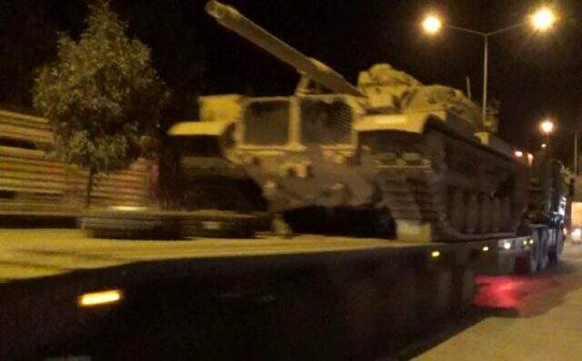Mardin'in Suriye sınırına tank sevkiyatı