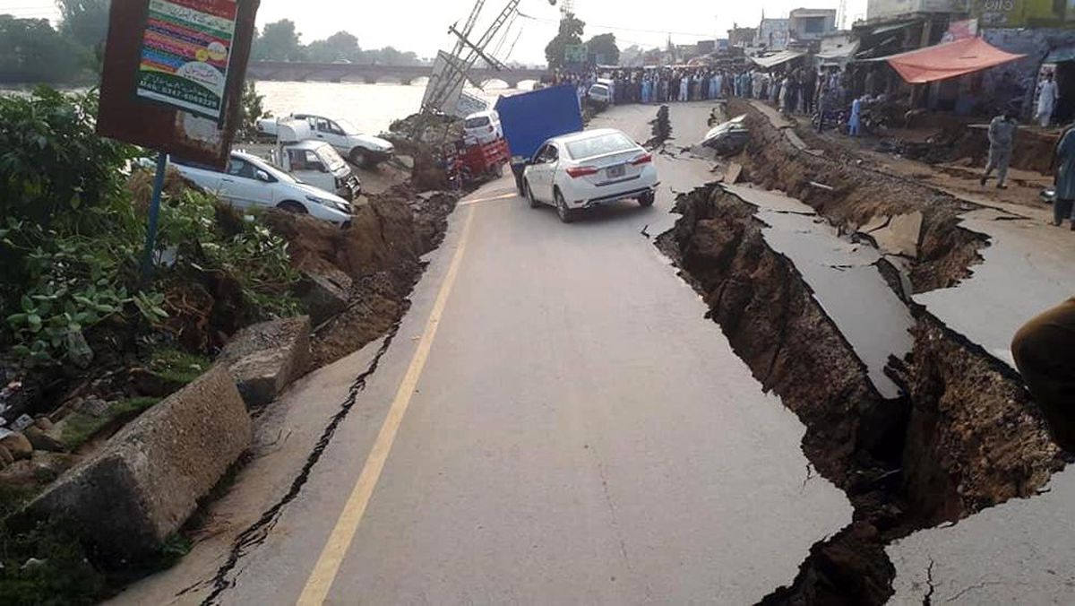 Pakistan'da deprem: 2 ölü, 70 yaralı