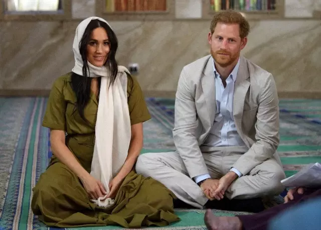 Prens Harry ve Meghan Markle'dan cami ziyareti