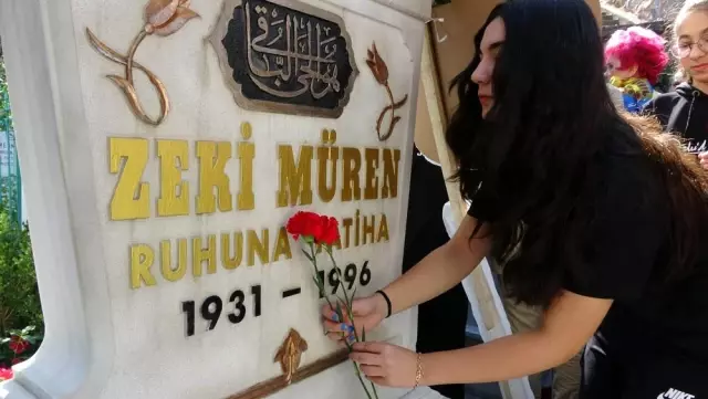 Sanat güneşi ölümünün 23. yılında mezarı başında anıldı Sanat güneşi ölümünün 23. yılında mezarı başında anıldı
