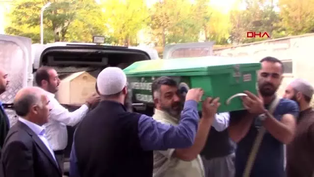 Cenaze töreninde sözün bittiği yer: 6 aylık bebek babasıyla aynı tabutta Cenaze töreninde sözün bittiği yer: 6 aylık bebek babasıyla aynı tabutta